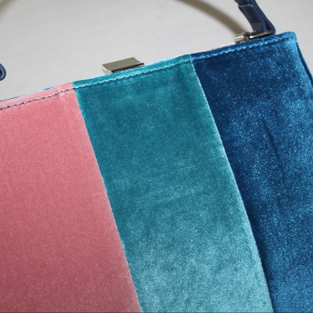 Velvet Colorblock Handbag (Blue/Pink) - Picture 6 of 16